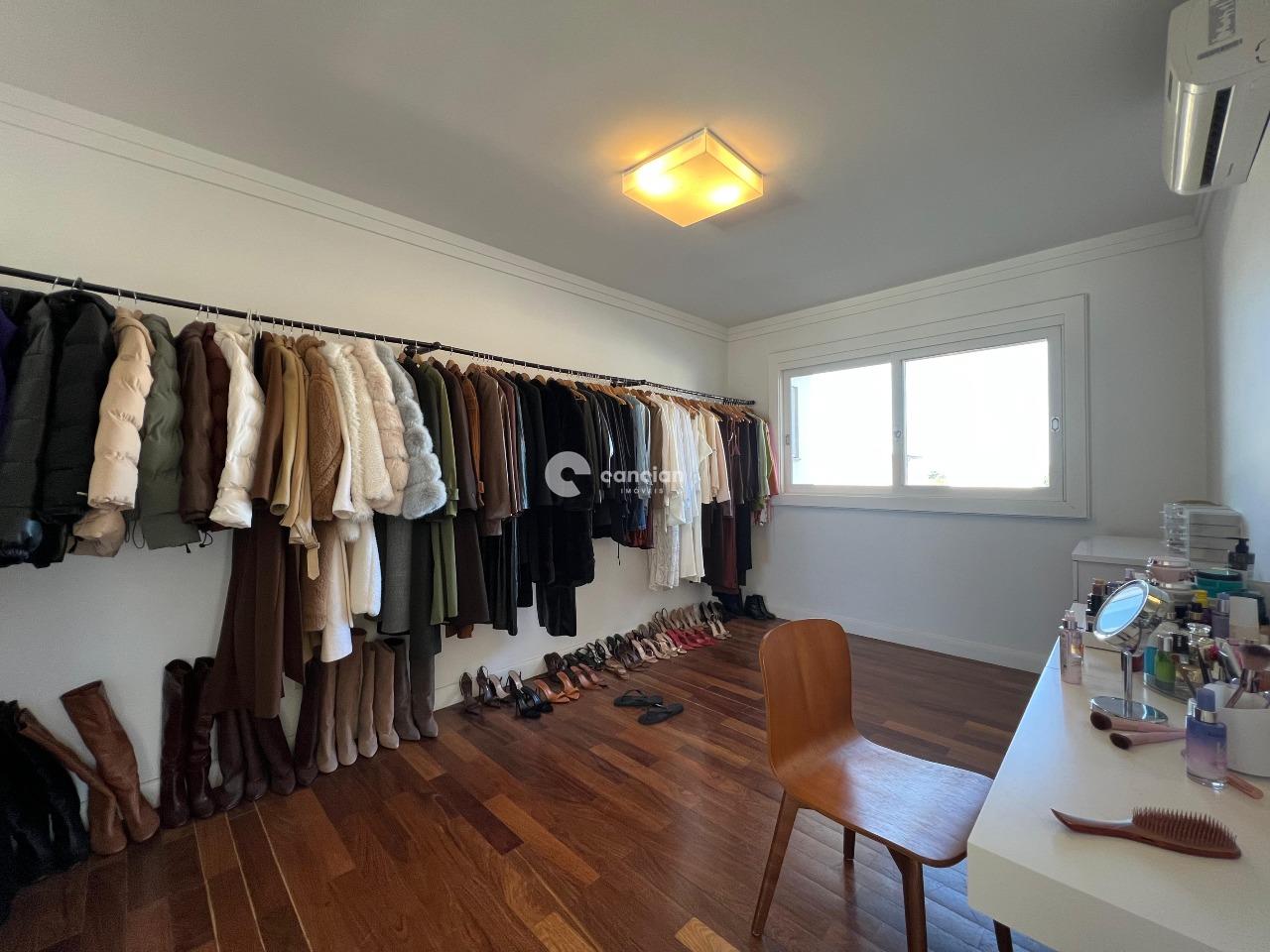 Casa de Condomínio à venda no Tomazetti: