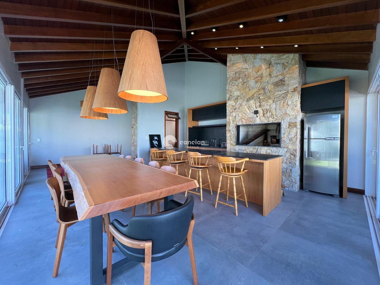 Casa de Condomínio à venda no Tomazetti: