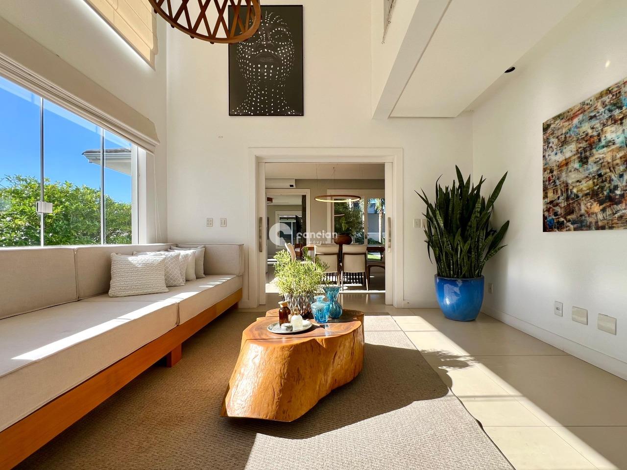 Casa de Condomínio à venda no Tomazetti: