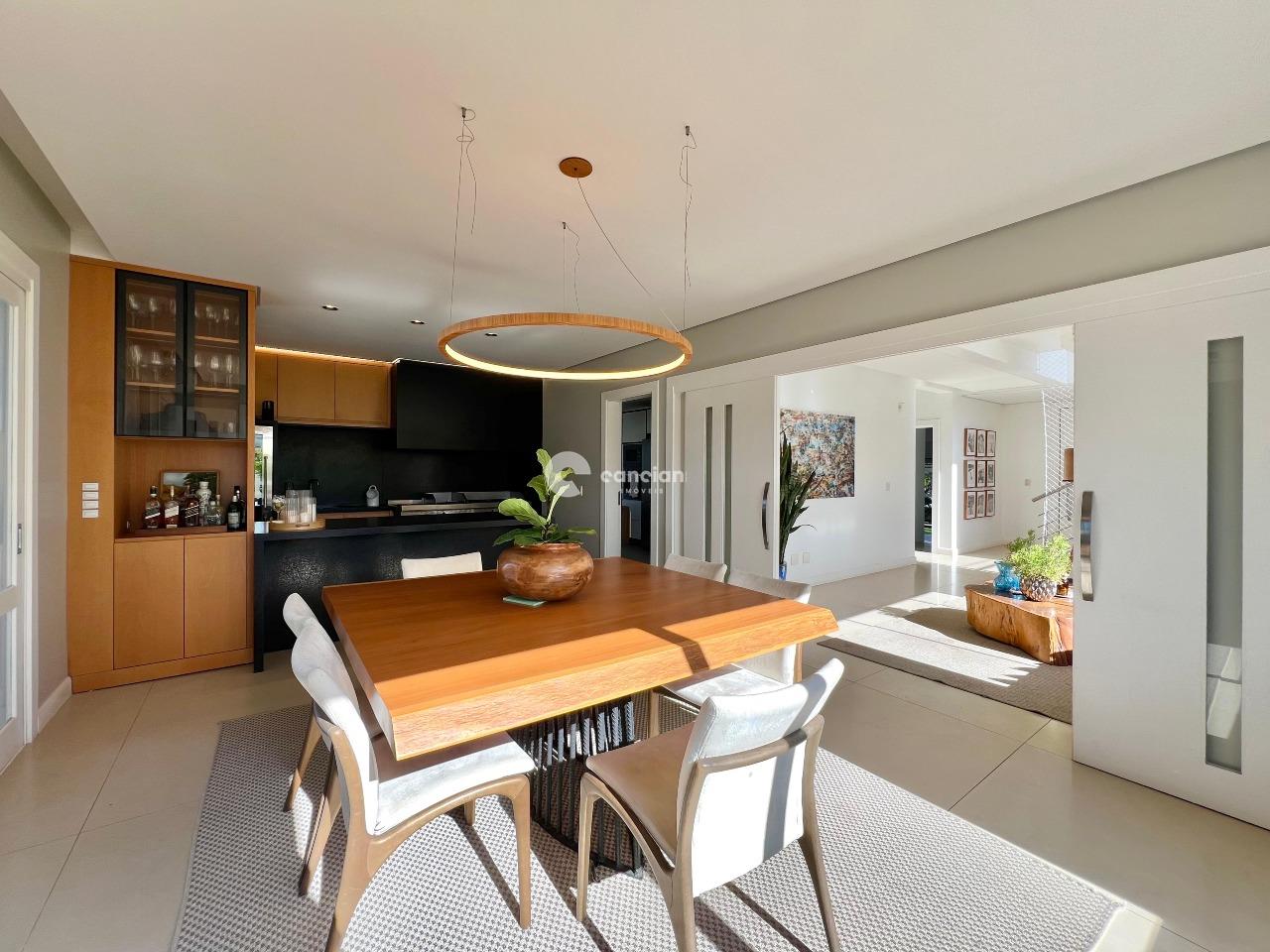 Casa de Condomínio à venda no Tomazetti: