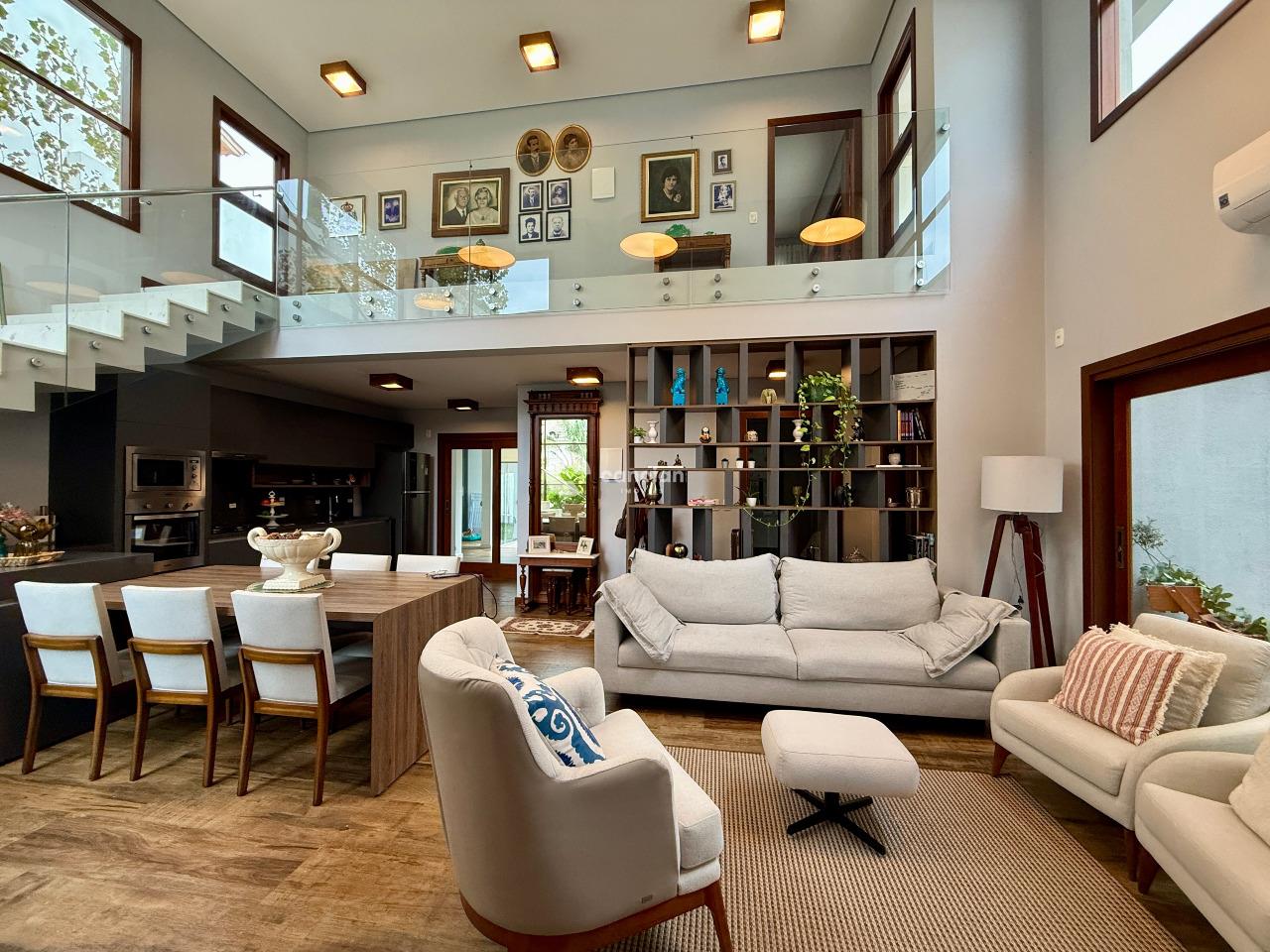 Casa de Condomínio à venda no Tomazetti: 