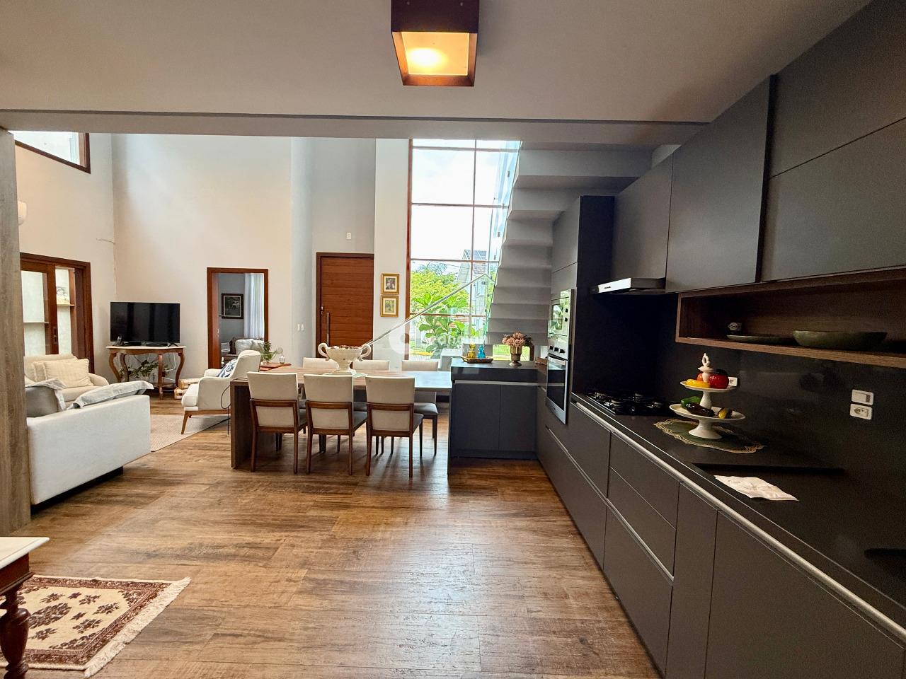 Casa de Condomínio à venda no Tomazetti: 