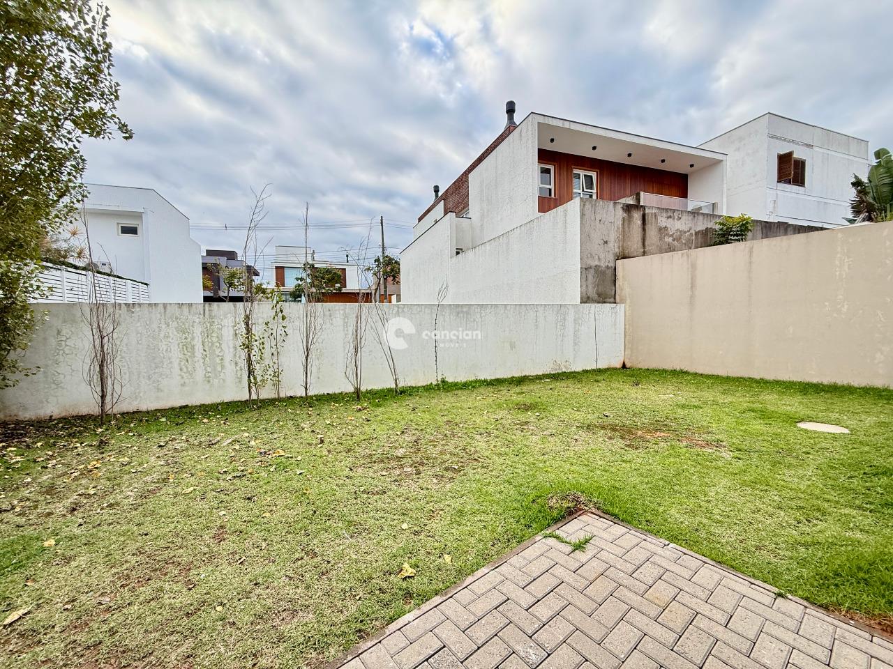 Casa de Condomínio à venda no Tomazetti: 