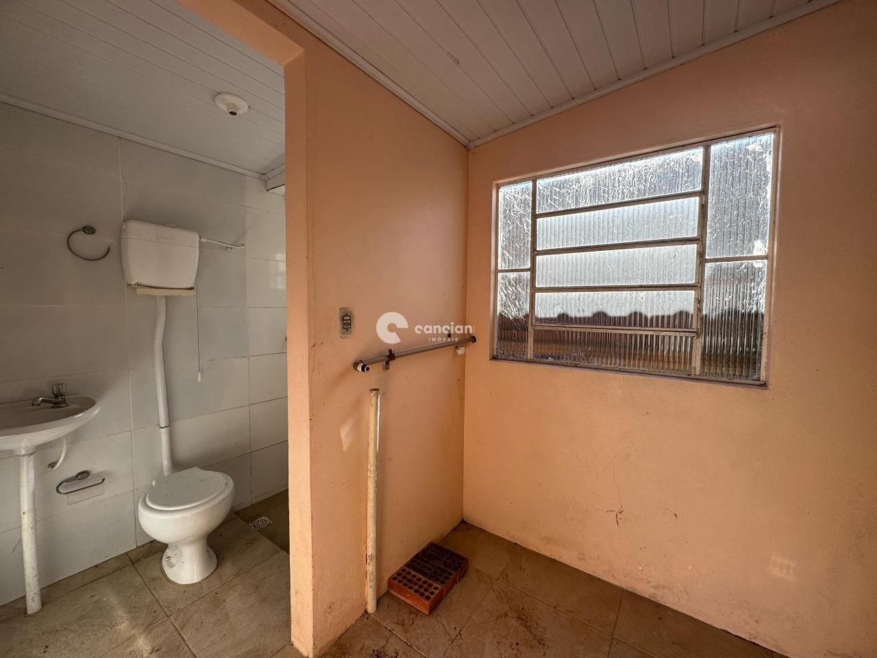 Casa à venda no Lorenzi: area de serviço