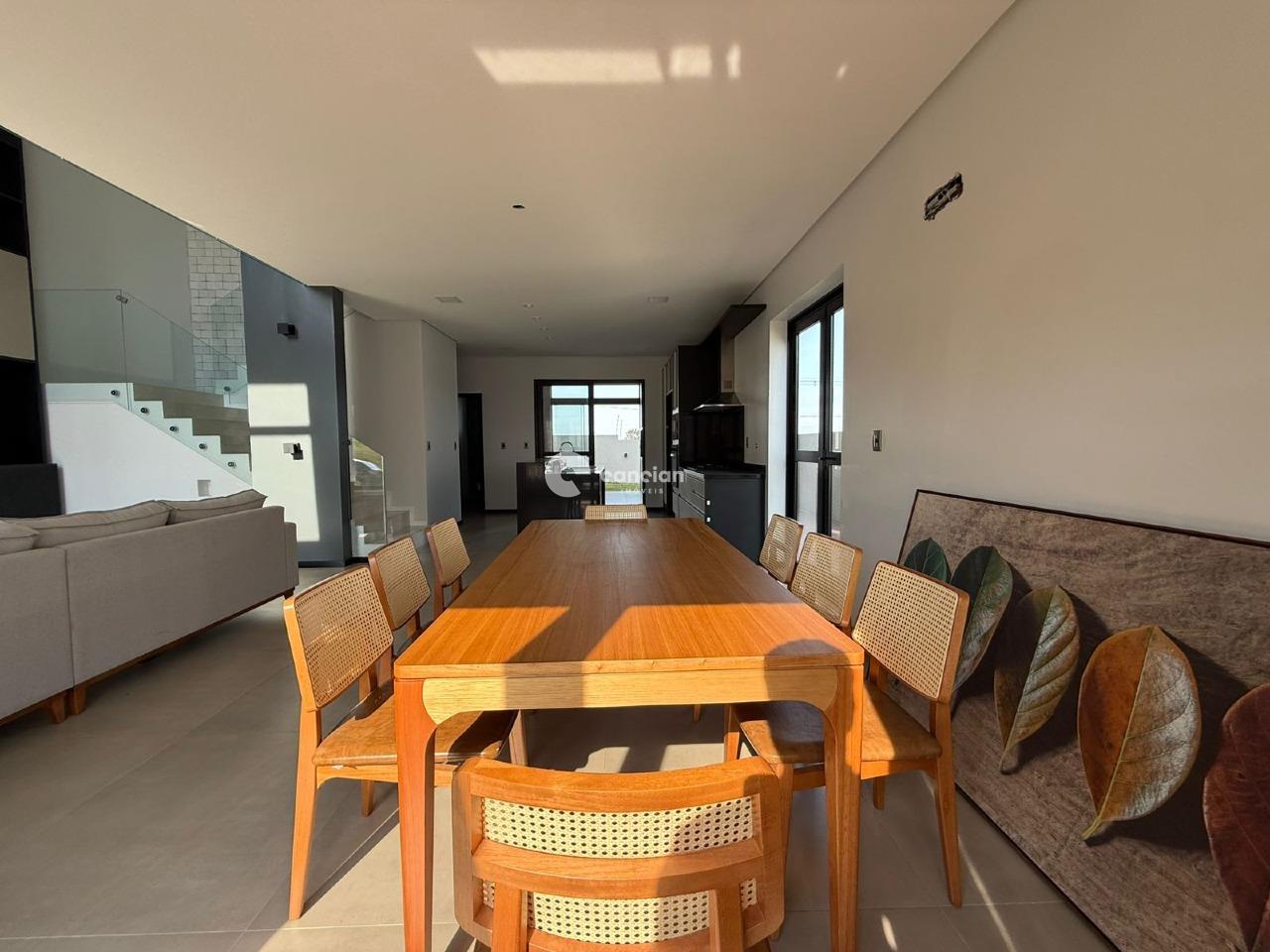 Casa de Condomínio à venda no Tomazetti: 