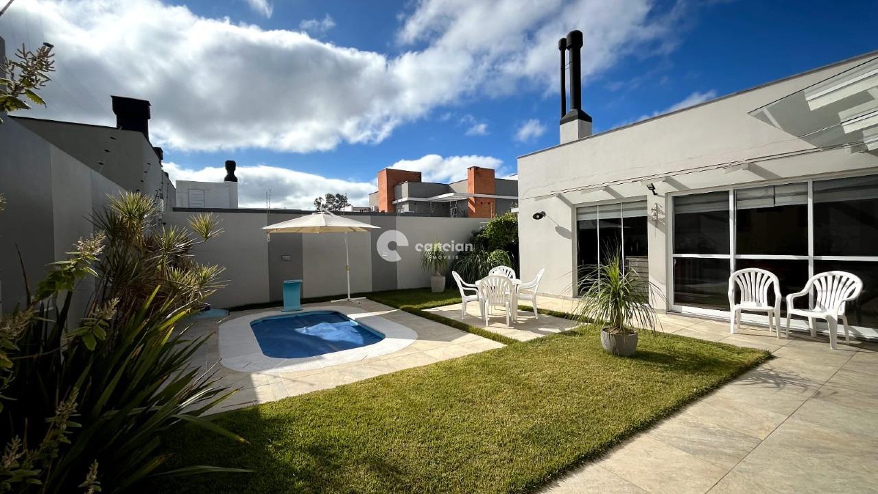 Casa à venda no São José: Pátio/Piscina