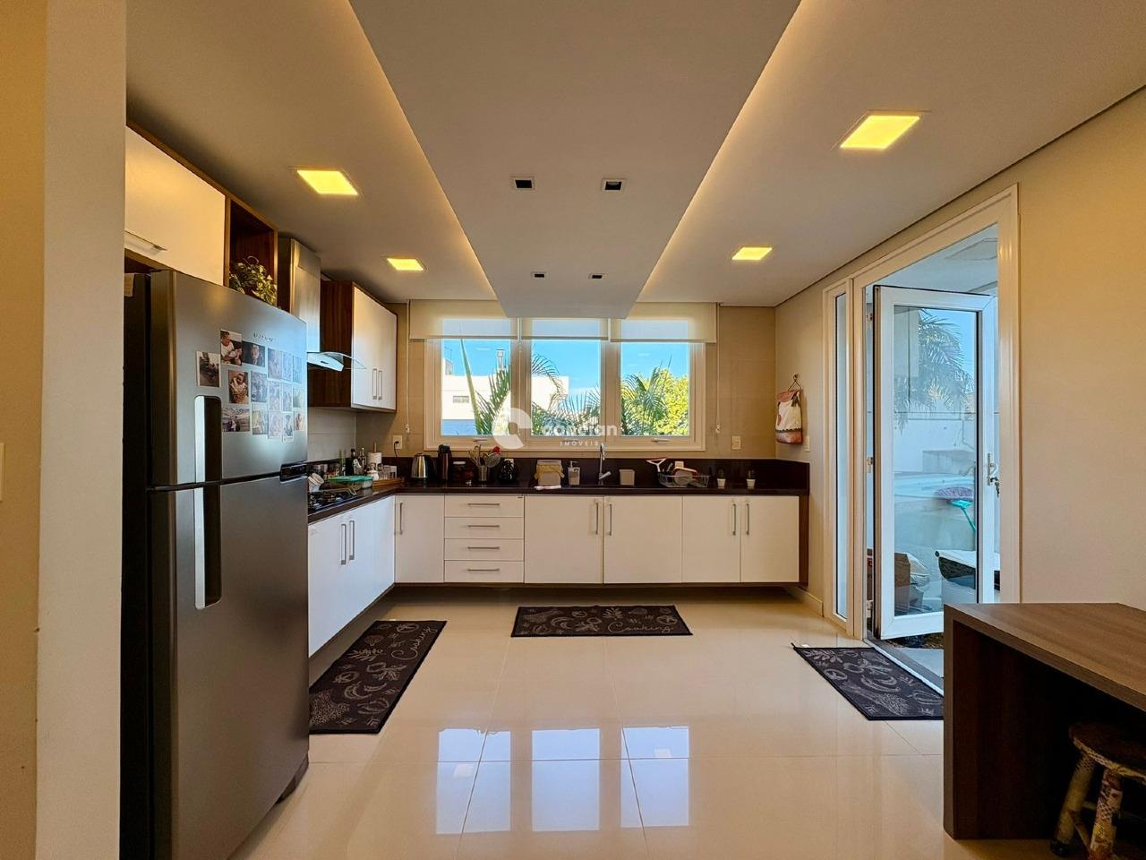 Casa de Condomínio à venda no Tomazetti: Cozinha