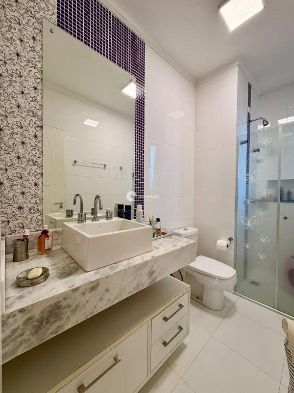 Casa de Condomínio à venda no Tomazetti: Banho Suíte 1