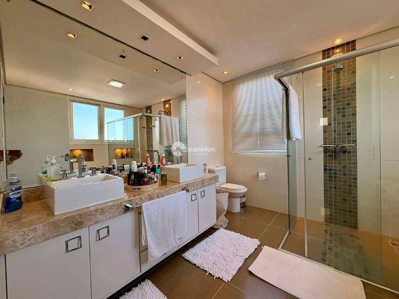 Casa de Condomínio à venda no Tomazetti: Suíte Master