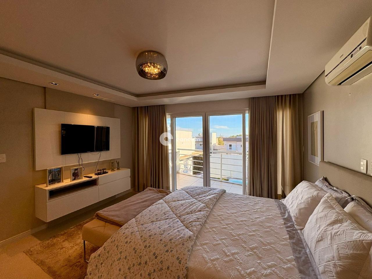 Casa de Condomínio à venda no Tomazetti: Suíte Master