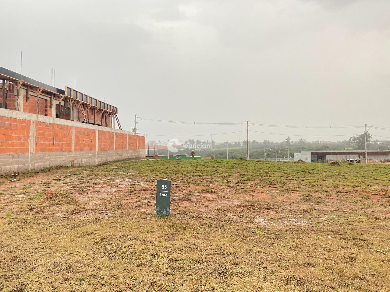 Terreno à venda no Camobi: 