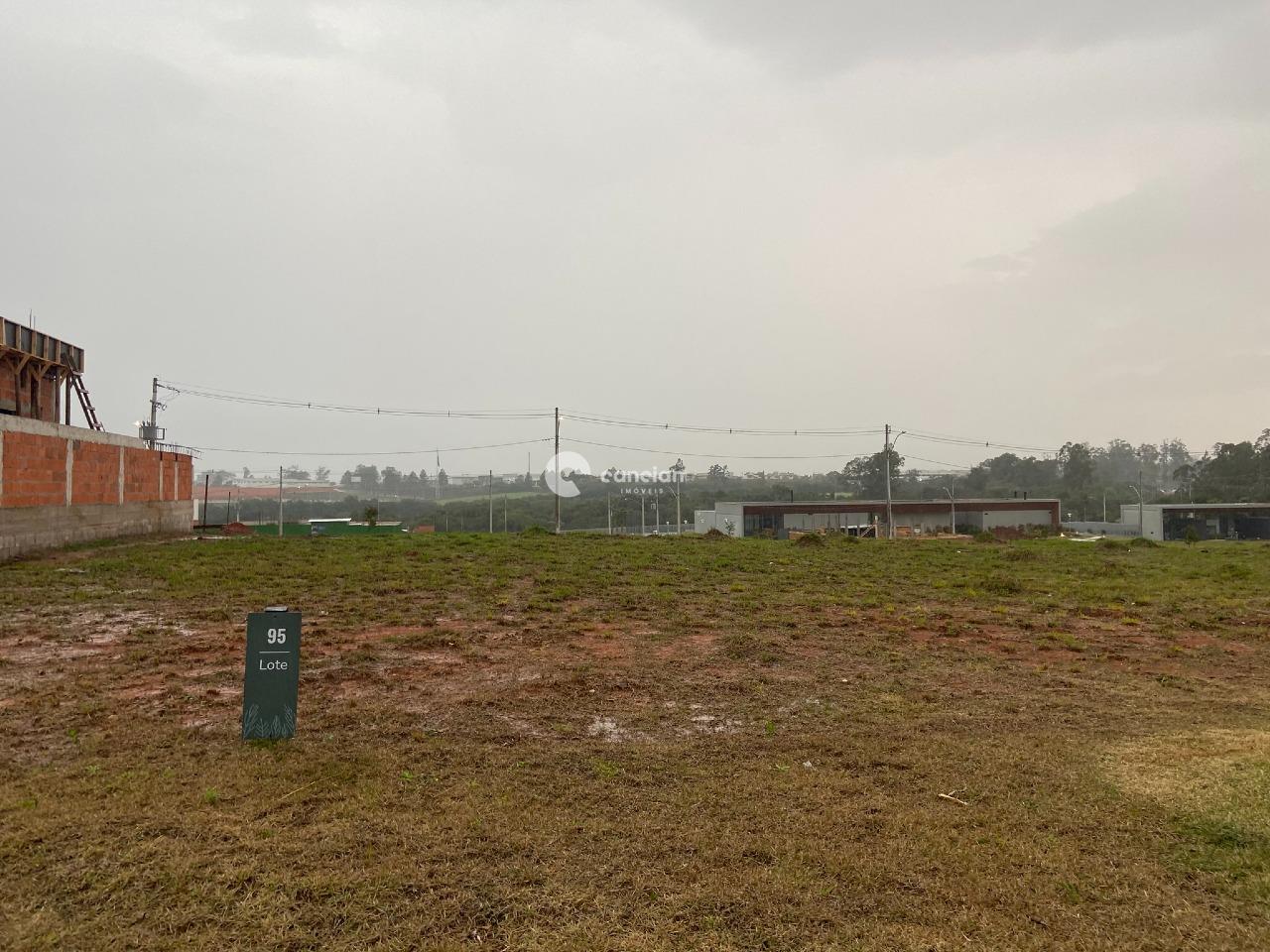 Terreno à venda no Camobi: 