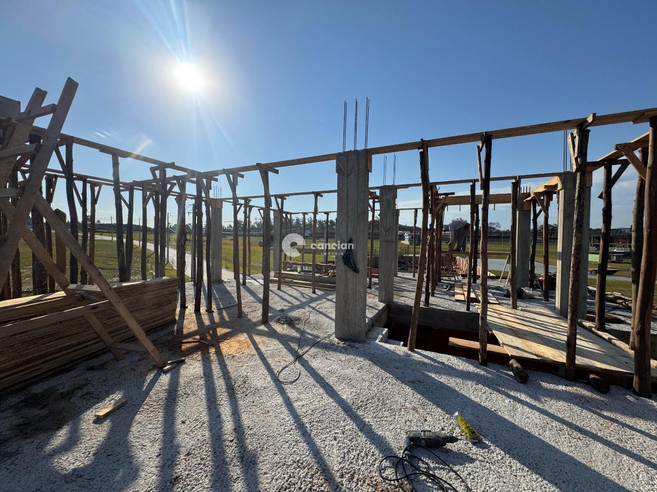 Casa de Condomínio à venda no Tomazetti: