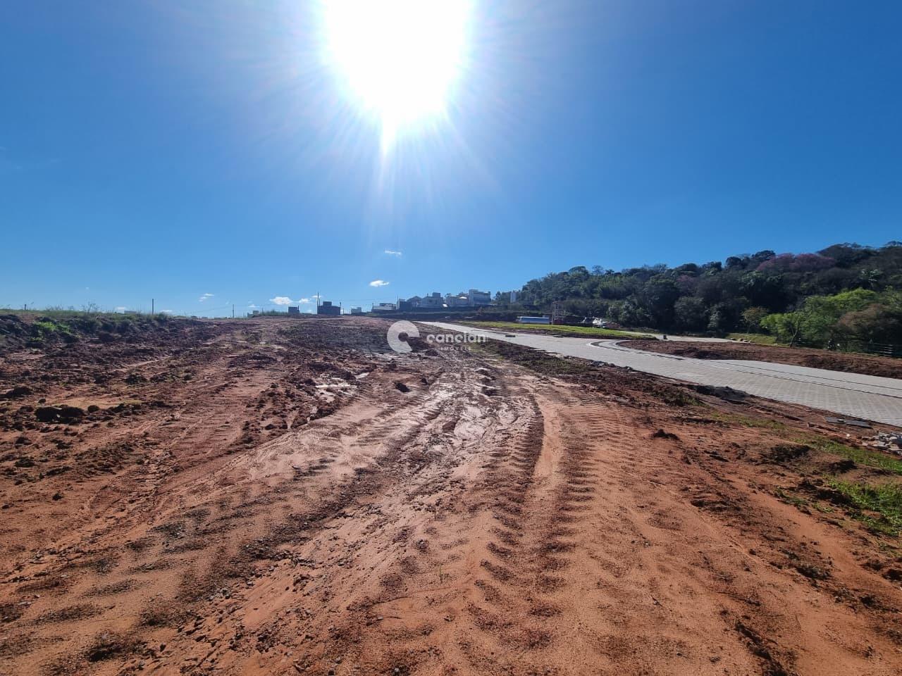 Terreno em condomínio à venda no Tomazetti: