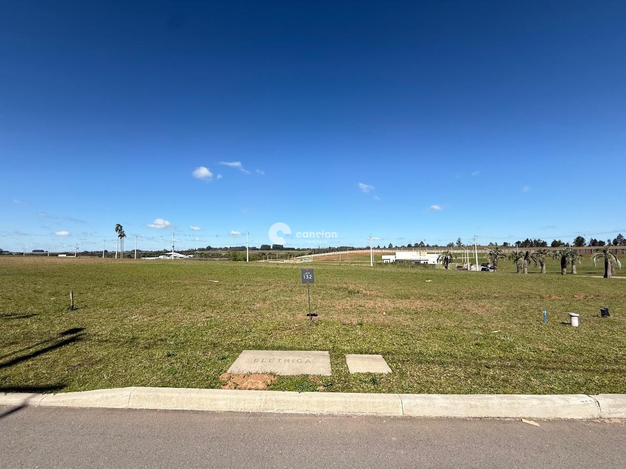 Terreno em condomínio à venda no Tomazetti: 