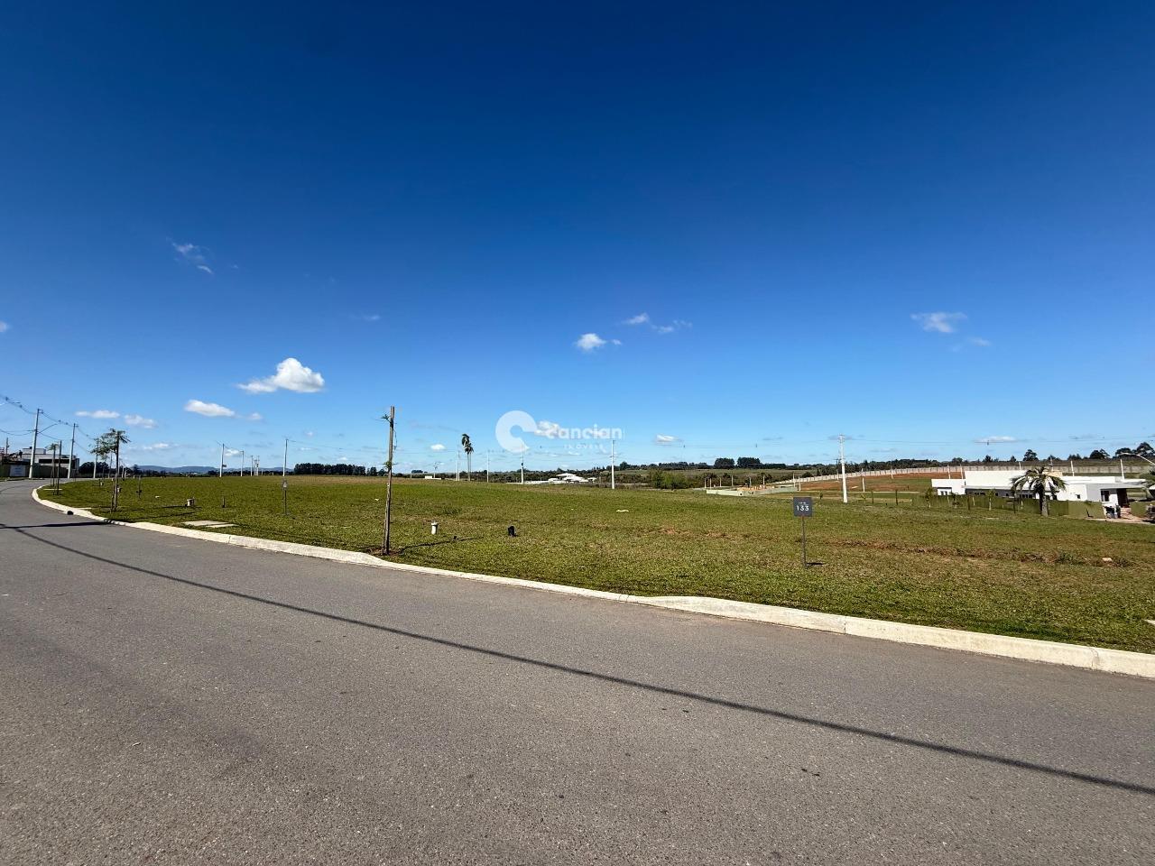 Terreno em condomínio à venda no Tomazetti: 