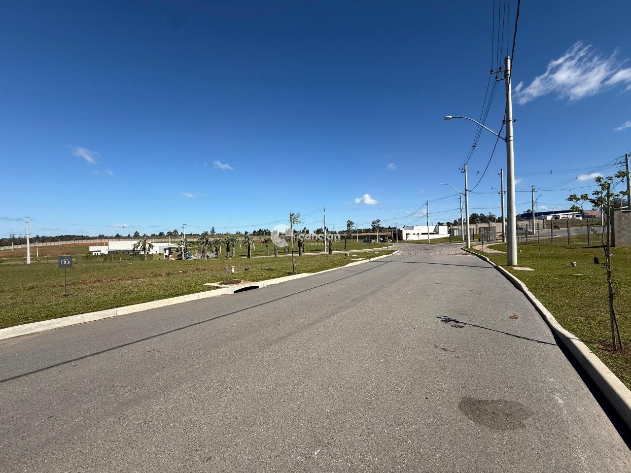 Terreno em condomínio à venda no Tomazetti: 