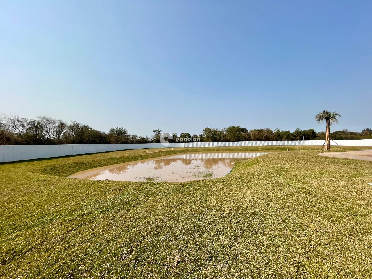 Terreno em condomínio à venda no Tomazetti: 