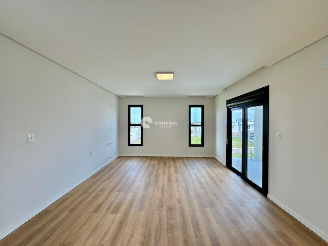 Casa de Condomínio à venda no Tomazetti: 