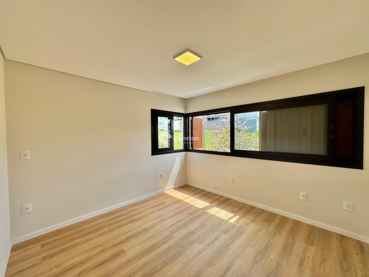 Casa de Condomínio à venda no Tomazetti: 