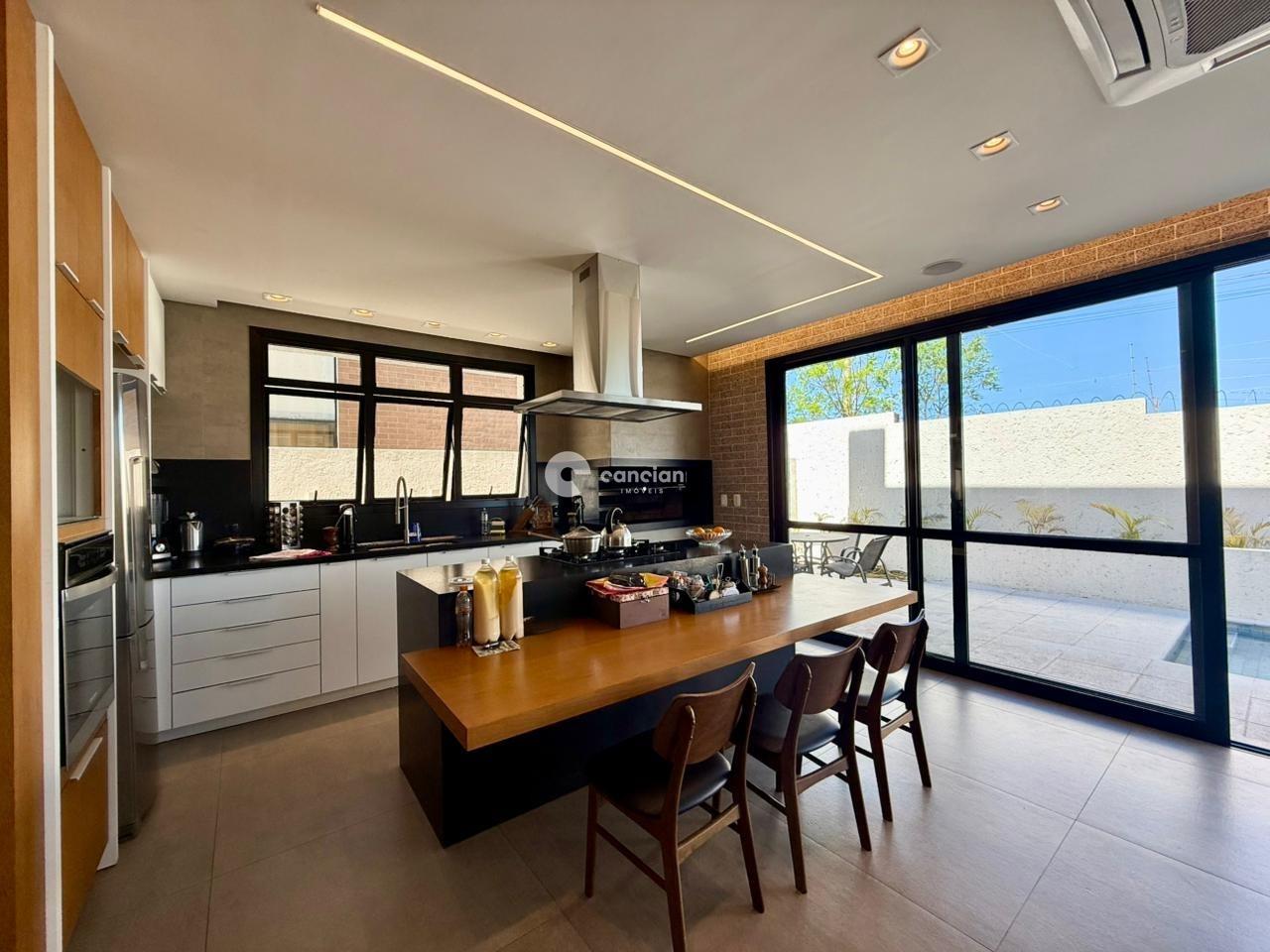 Casa de Condomínio à venda no Tomazetti: 