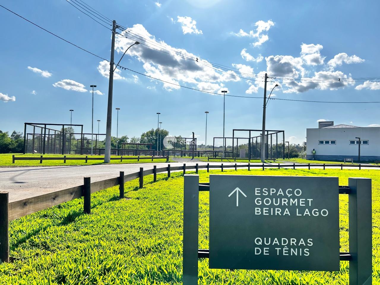 Terreno em condomínio à venda no Tomazetti: 