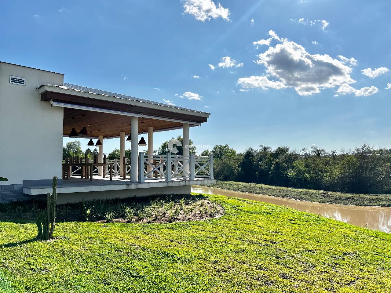 Terreno em condomínio à venda no Tomazetti: 