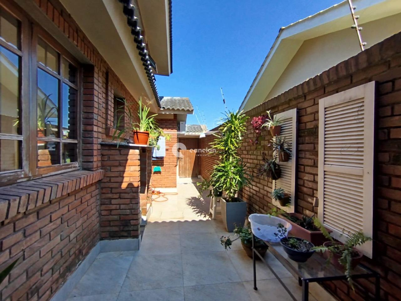 Casa à venda no Camobi: 