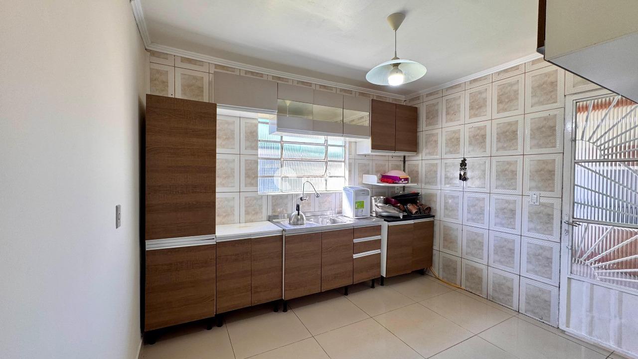 Casa à venda no Tomazetti: COZINHA COM MÓVEIS