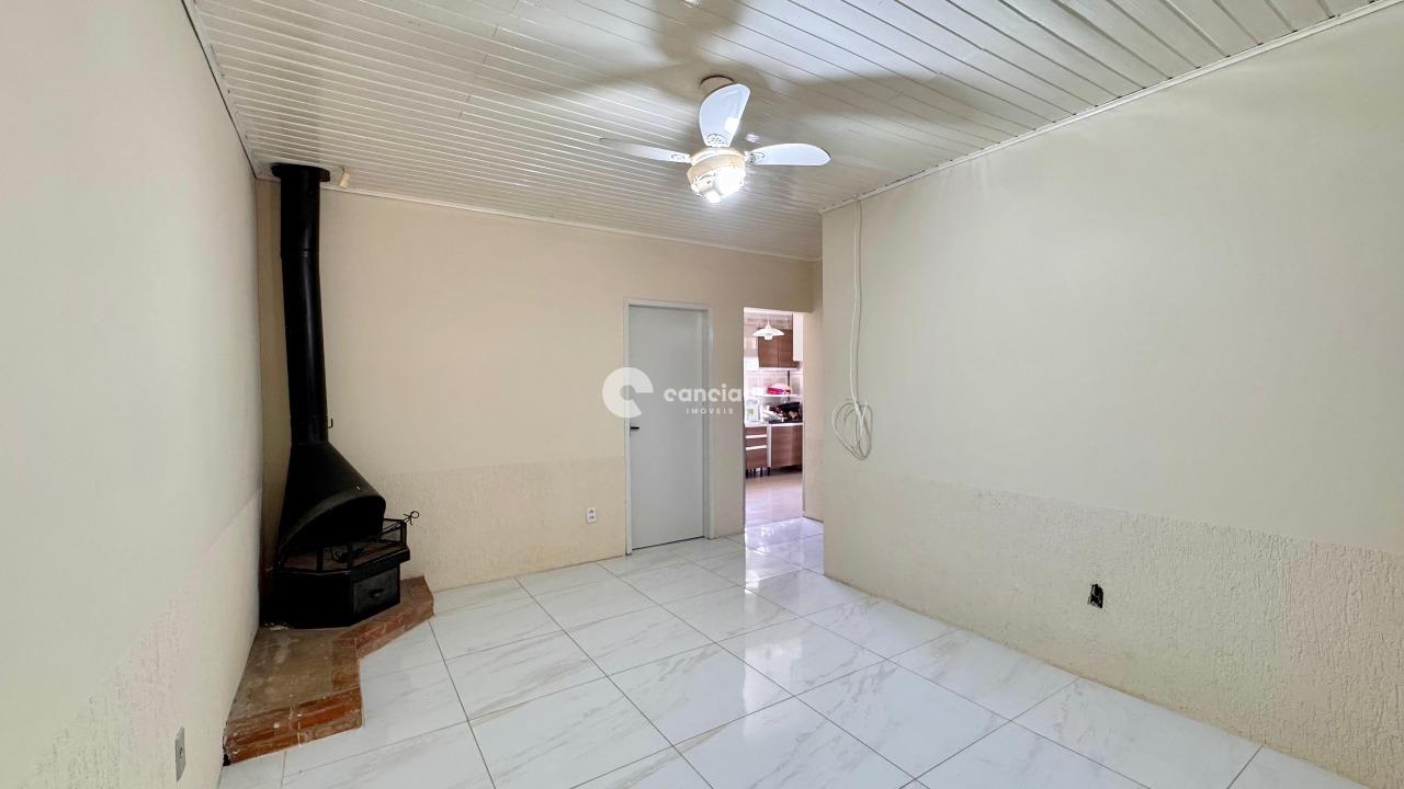 Casa à venda no Tomazetti: SALA COM LAREIRA