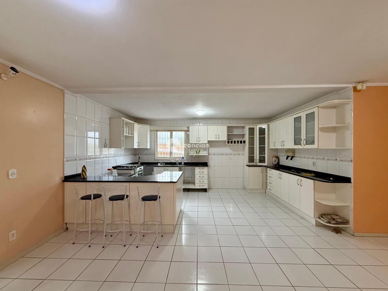 Casa de Condomínio à venda no Centro: