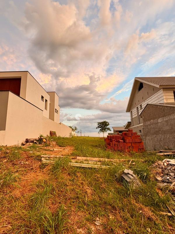 Terreno em condomínio à venda no Tomazetti: