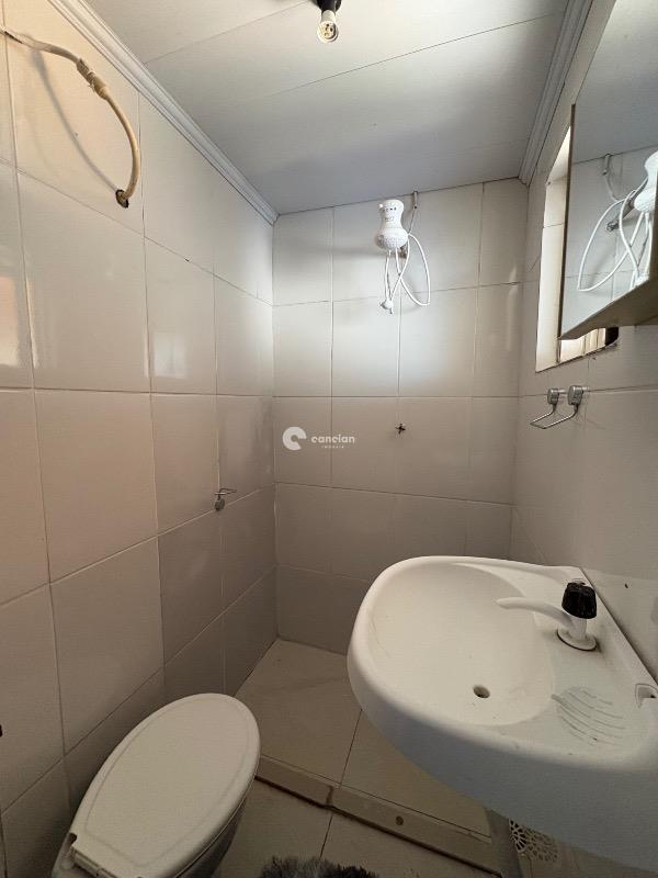 Casa à venda no Urlândia: Construção fundos banheiro