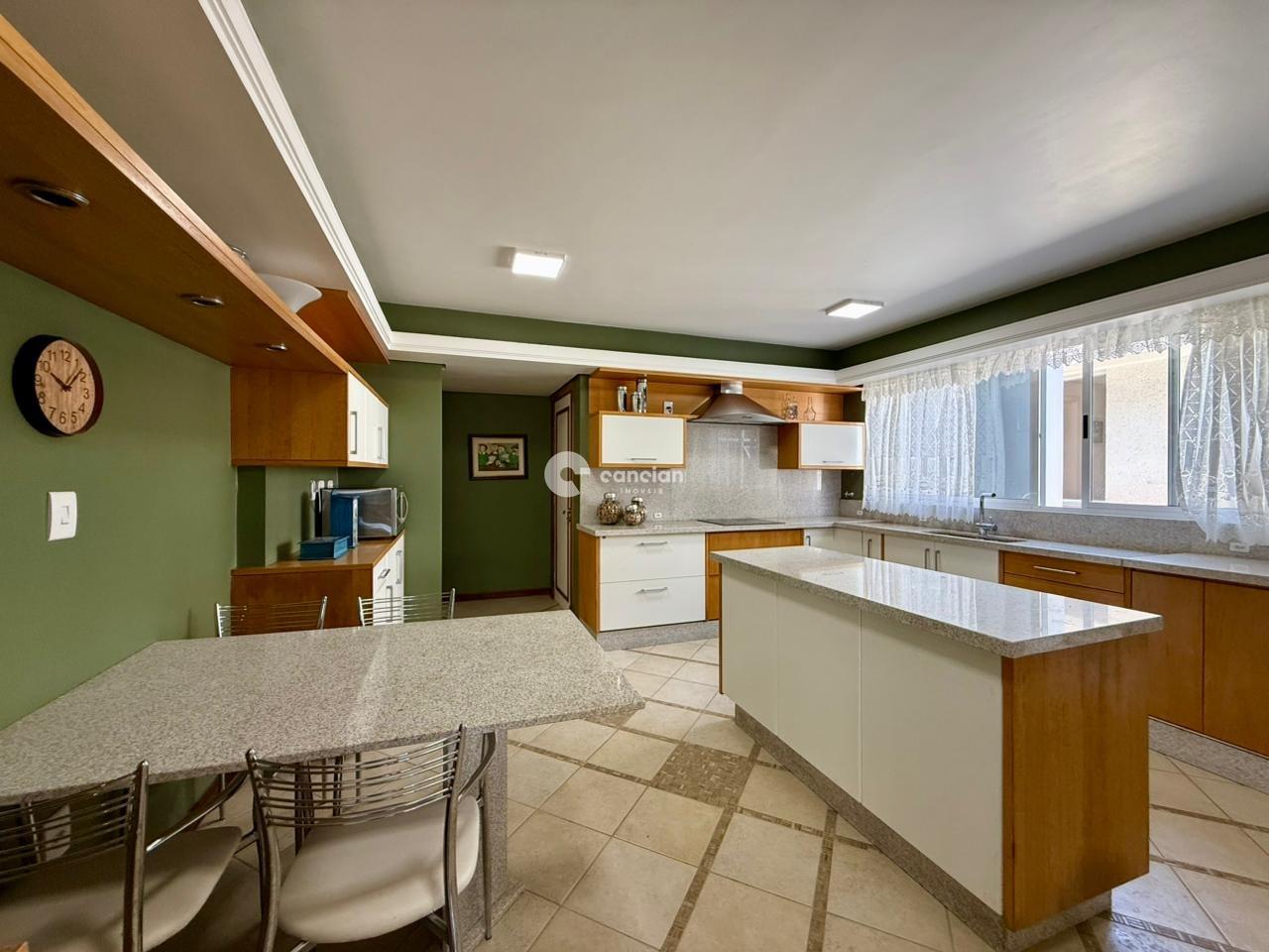 Casa de Condomínio à venda no São José: