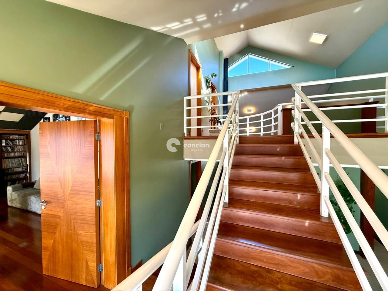 Casa de Condomínio à venda no São José: