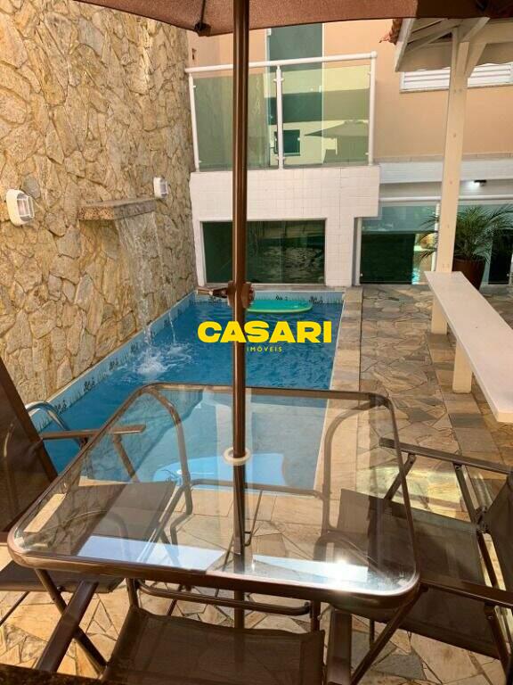 Sobrado para à venda no bairro Jardim do Mar, São Bernardo do Campo - Casari Imóveis: 
