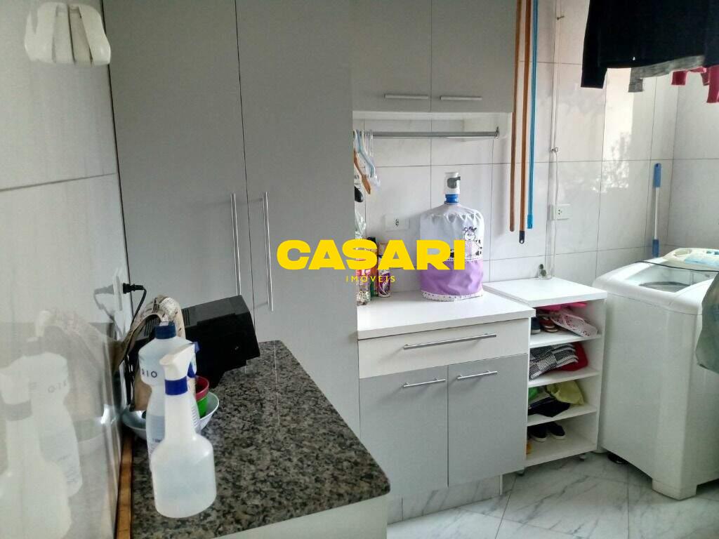 Sobrado para à venda no bairro Nova Petrópolis, São Bernardo do Campo - Casari Imóveis: 