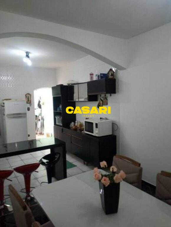 Sobrado para à venda no bairro Montanhão, São Bernardo do Campo - Casari Imóveis: 