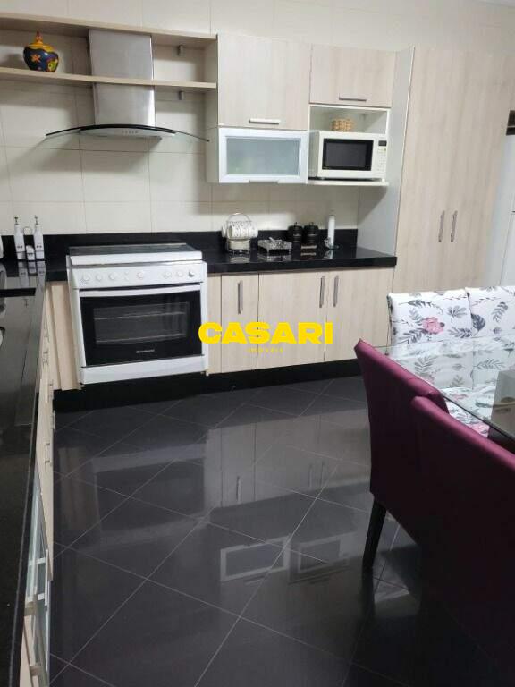 Sobrado para à venda no bairro Jardim Stella, São Bernardo do Campo - Casari Imóveis: 