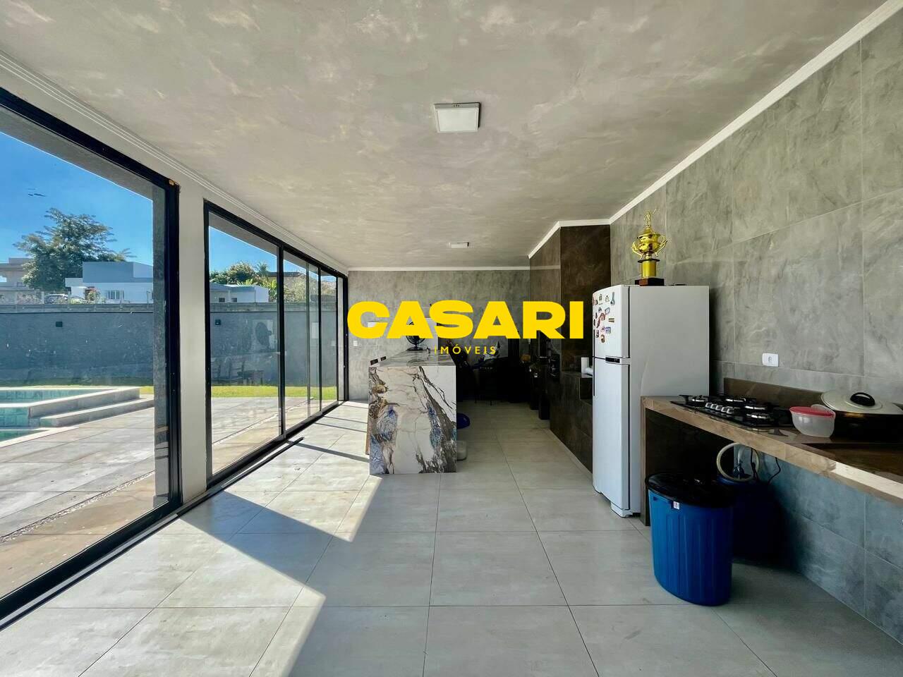 Casa para à venda no bairro Portal dos Lagos, São Bernardo do Campo - Casari Imóveis: 