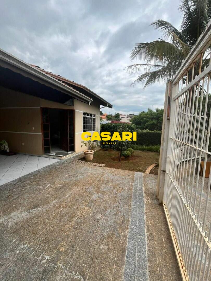 Casa para à venda no bairro Jardim Residencial Vicente Laureano, São Bernardo do Campo - Casari Imóveis: 