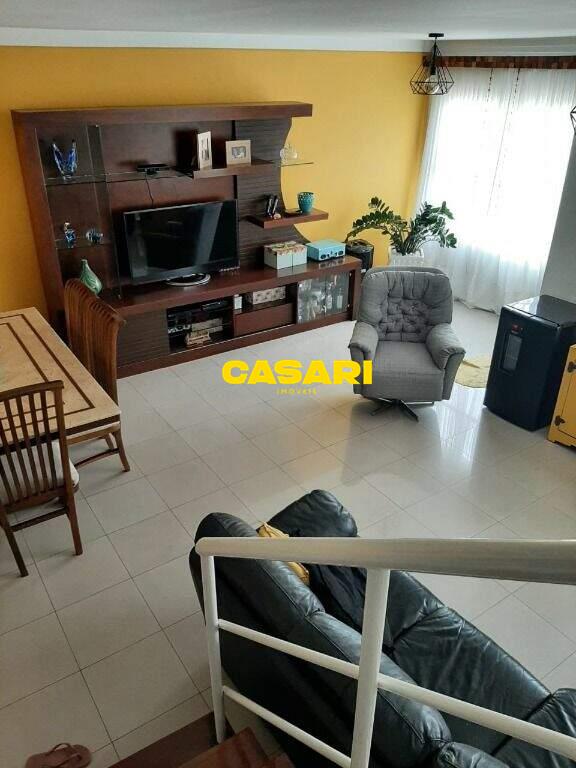 Sobrado para à venda no bairro Jordanópolis, São Bernardo do Campo - Casari Imóveis: 