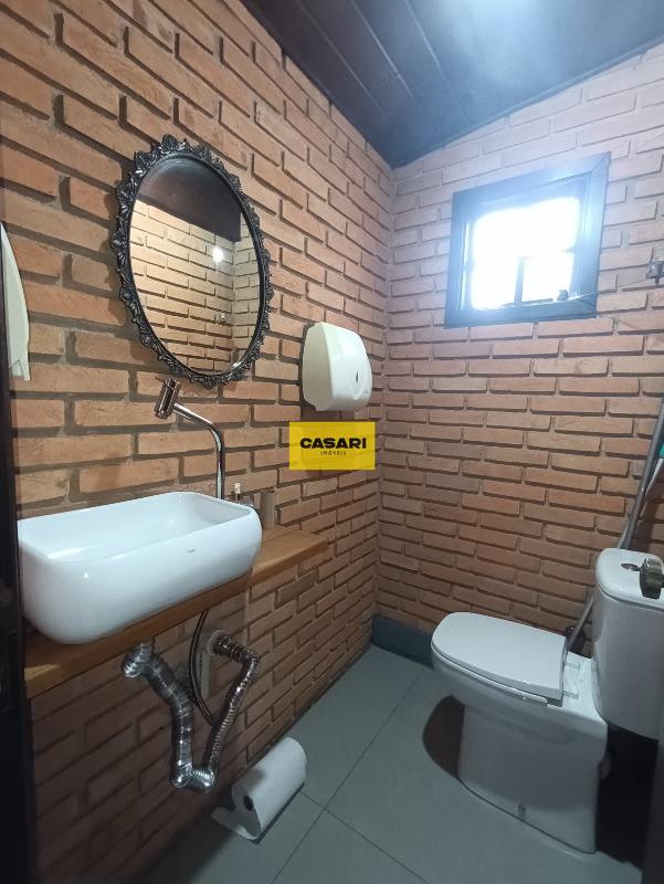 Casa Assobradada para para aluguel no bairro Vila Bastos, São Bernardo do Campo - Casari Imóveis: 