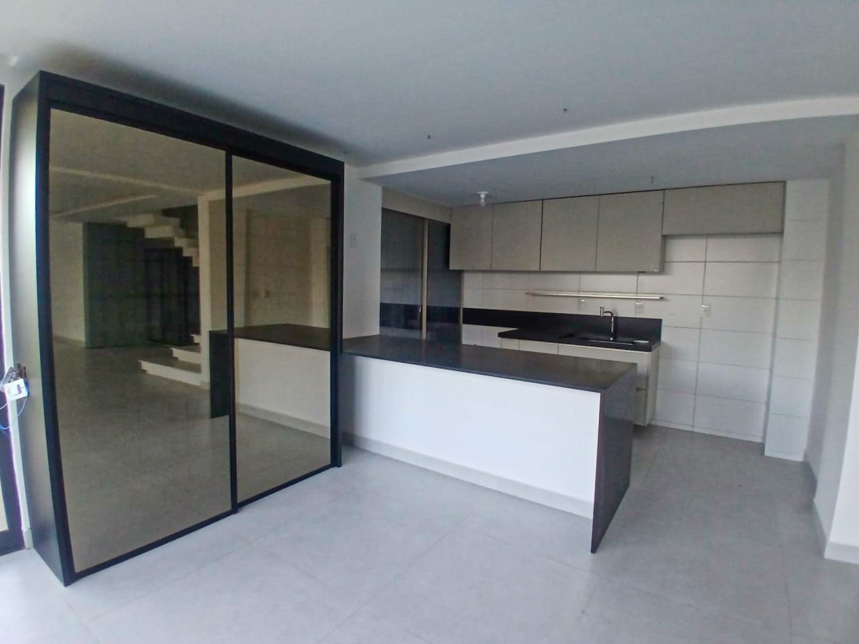 Casa em Condominio à venda no Intermares: 