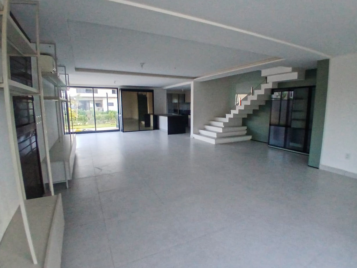 Casa em Condominio à venda no Intermares: 