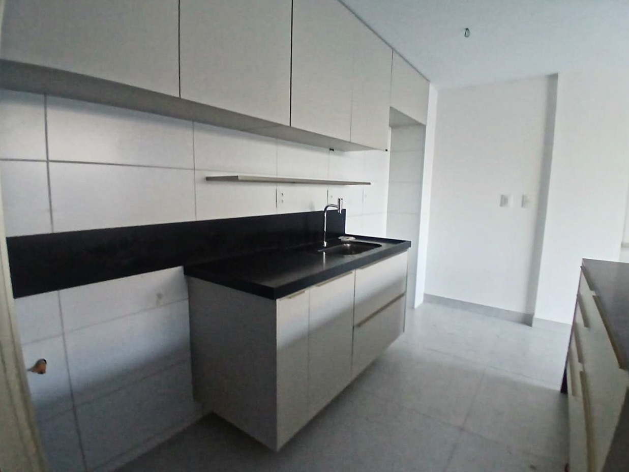 Casa em Condominio à venda no Intermares: 