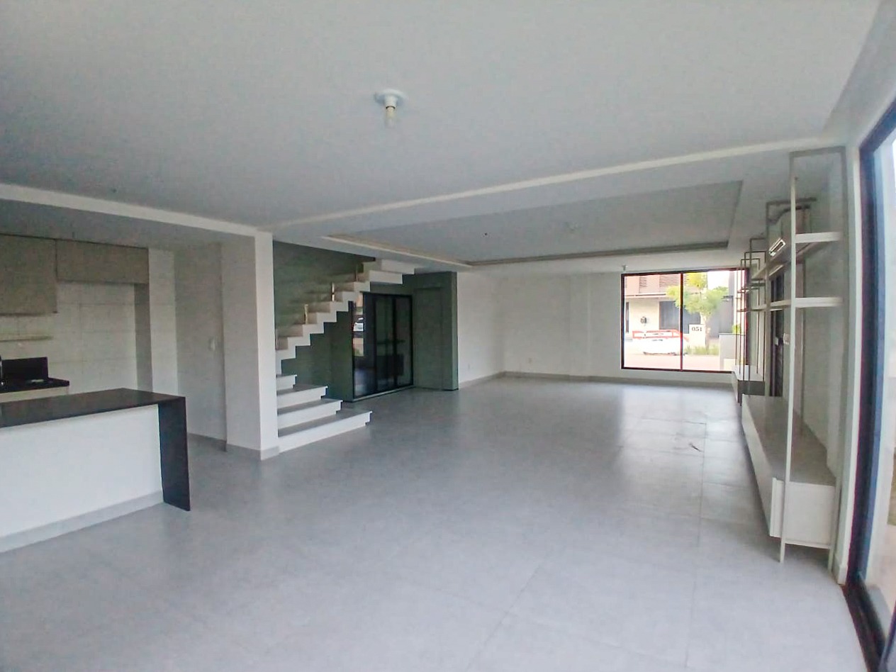 Casa em Condominio à venda no Intermares: 