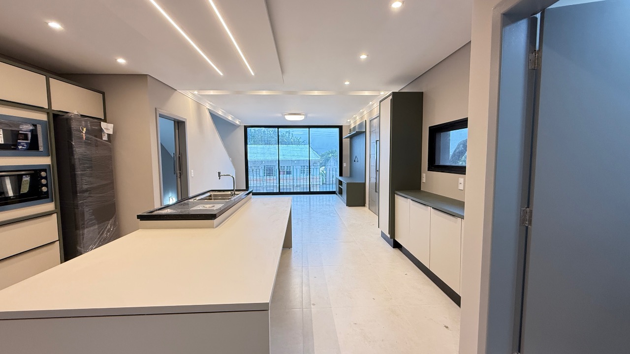 Casa para aluguel no Cachoeira do Bom Jesus: SALA E COZINHA