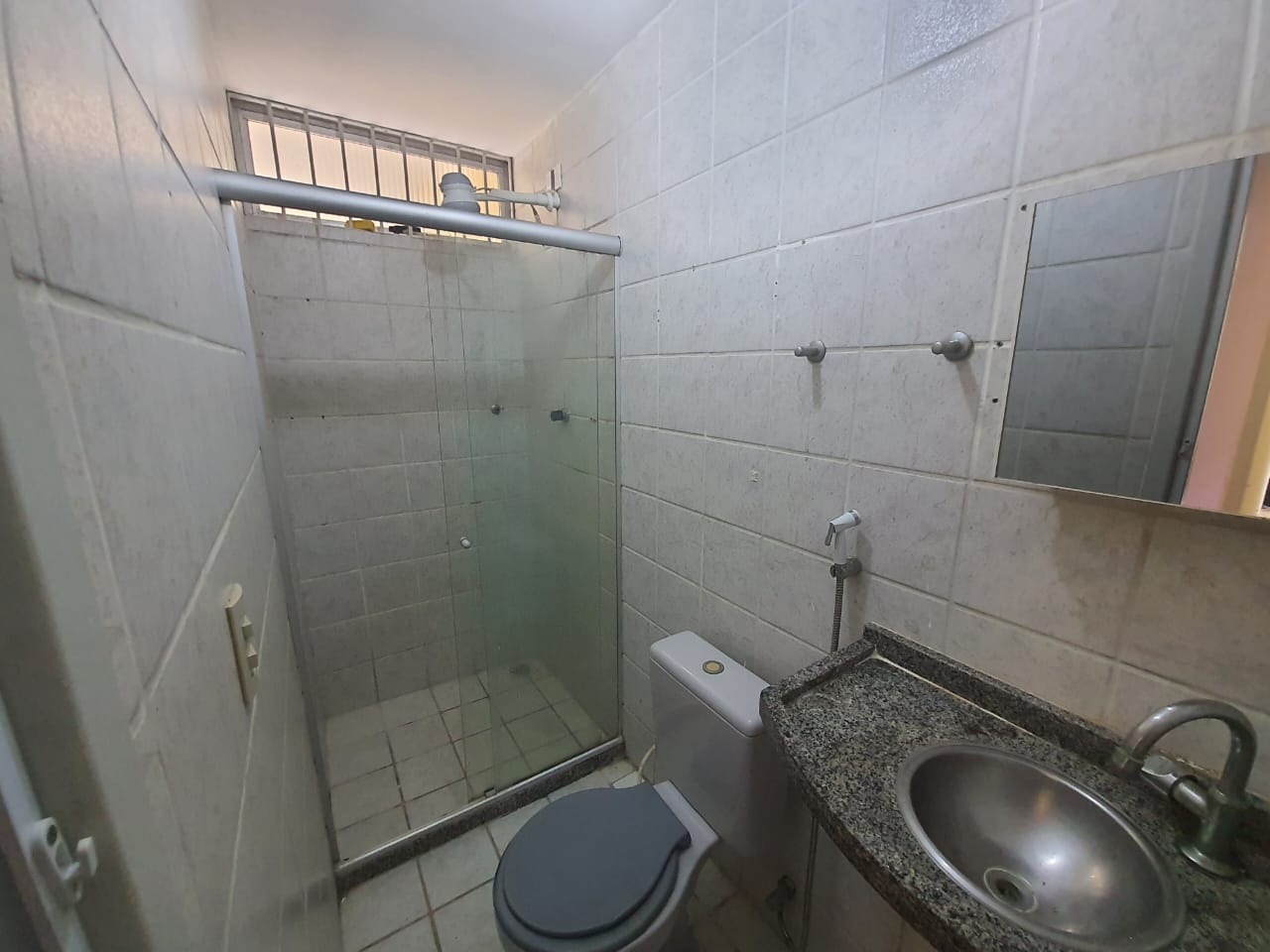 Apartamento à venda no Cordeiro: Banheiro