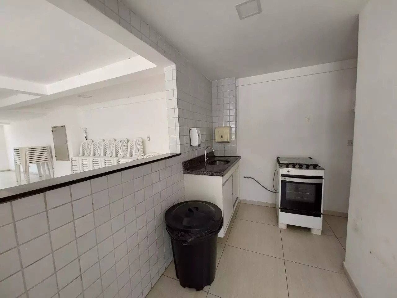 Apartamento 2 quartos ( 1 suíte ) para à venda em Engenho do Meio - Recife - Edifício Praça das Avencas - CTI imobiliaria: Salão de festa 